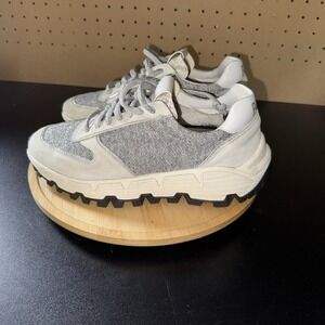 P448 Jackson Sneaker Women's Size 39‎ Gray And White Vibram Sole EUC